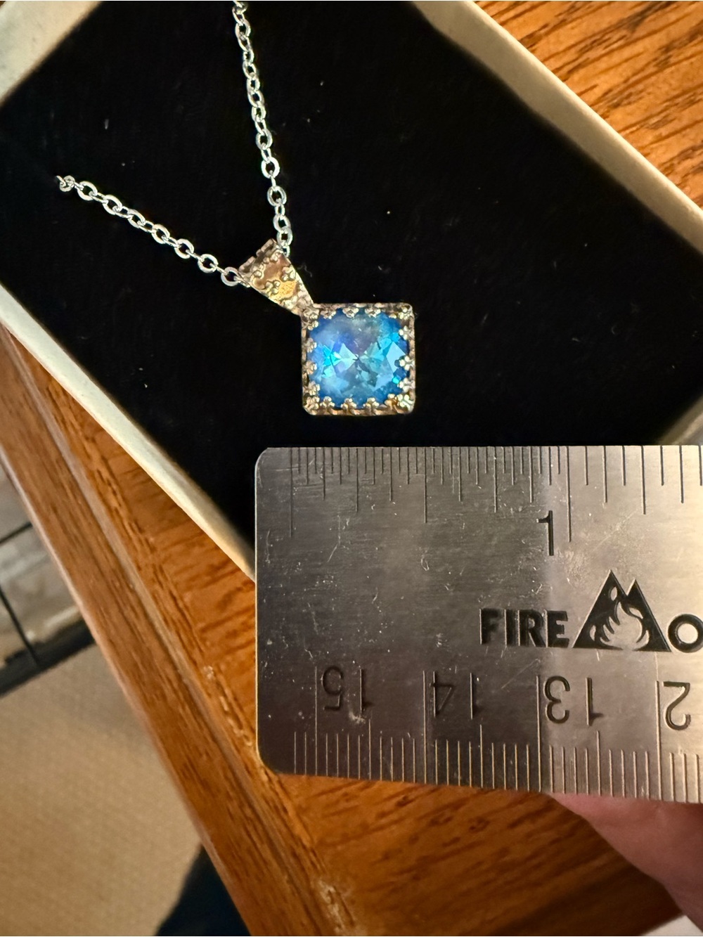 Handcrafted necklace with Swarovski crystal and chain - Picture 7 of 7